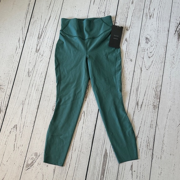 lululemon athletica Pants - Women’s LULULEMON Base Pace HR Tight Leggings Size 6